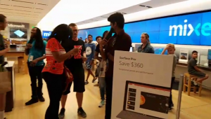 MADSA tech worker speaks with MS store customers