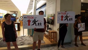 DSA and Science for the People members holding signs outside MS store